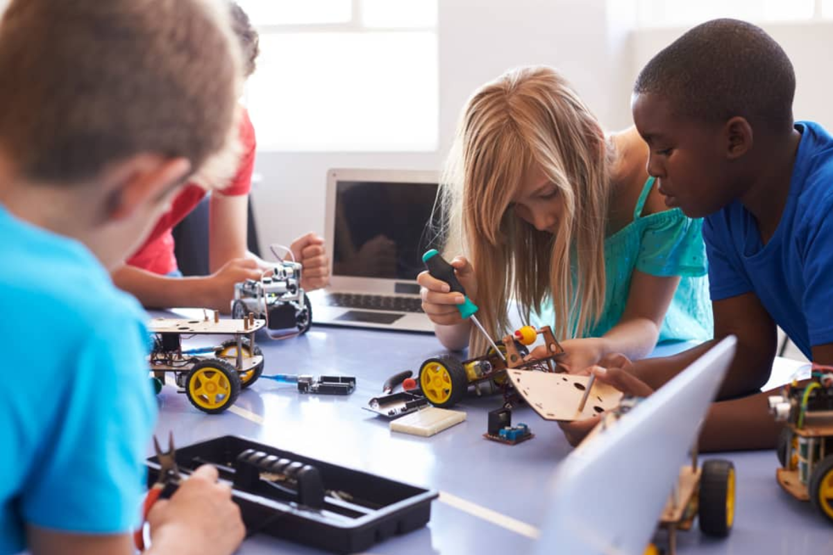 Khóa học Robotics và kỹ năng thuyết trình: Bước đệm cho trẻ tự tin